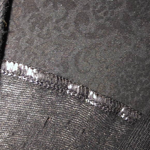 Flowing button down with velvet details - Picture 7 of 8